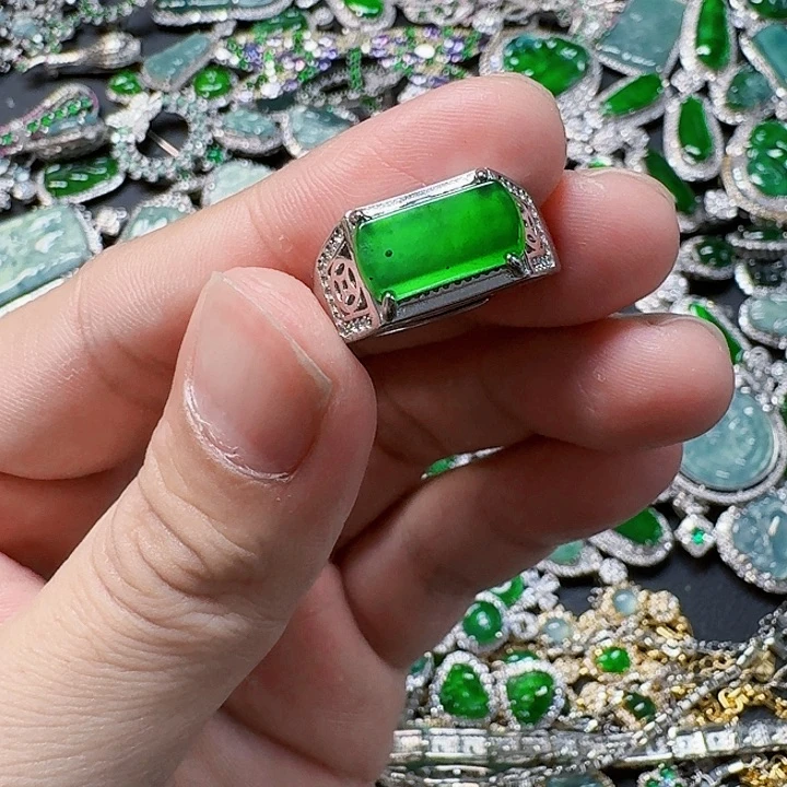 翡翠颈饰未镶嵌天然A货翡翠放漏