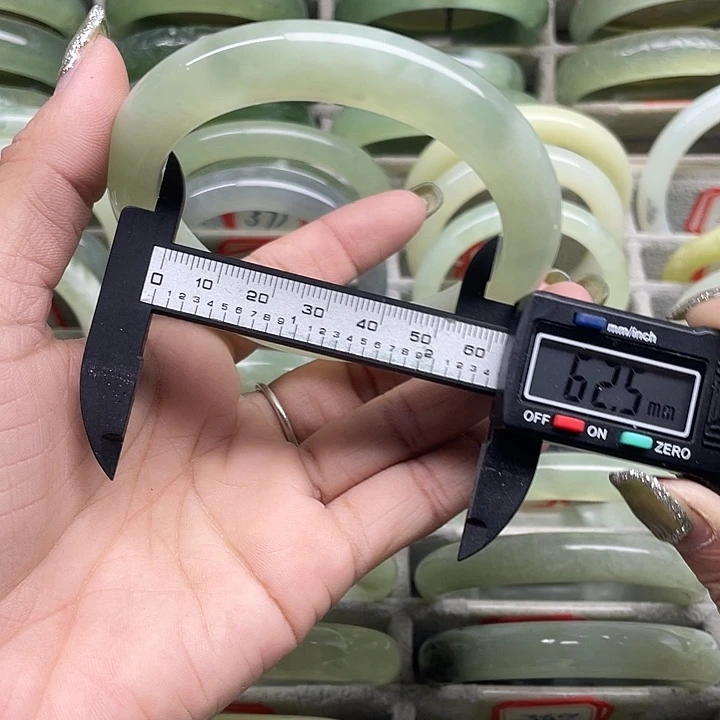 蛇纹石玉未镶嵌手镯367