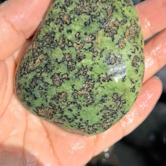 石材硫**幺藏玉药王石原石手把件一个