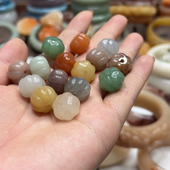 石英岩玉合金颈饰