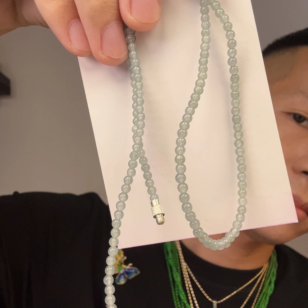 未镶嵌挂件翡翠一件
