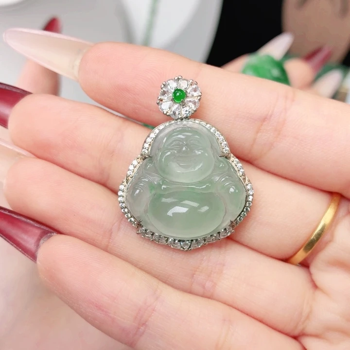 一***开石英质玉（非洲翠）未镶嵌颈饰