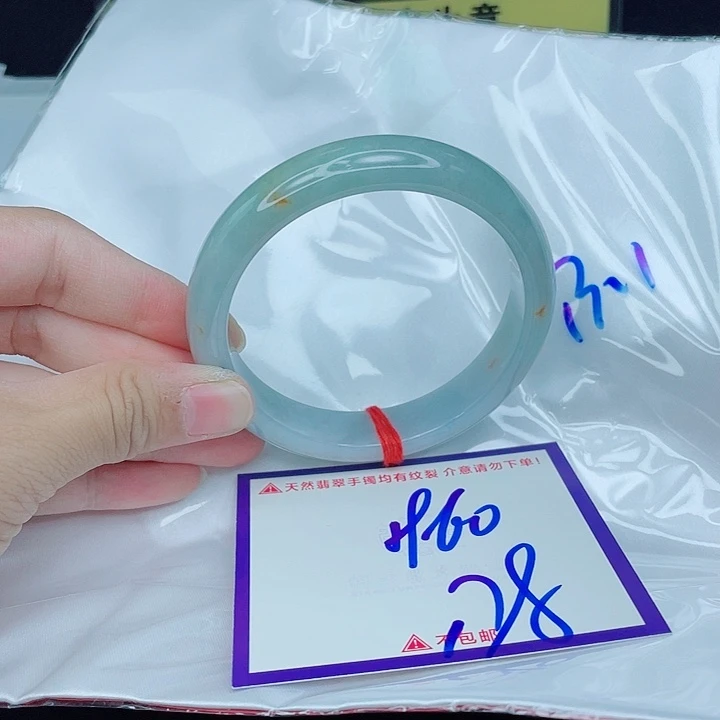 翡翠手镯未镶嵌翡翠