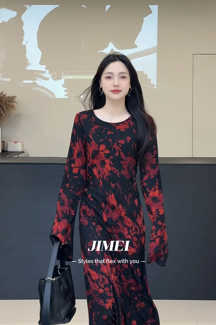 墨红高级斜裁圆领印花喇叭袖气质显瘦轻奢秋冬加绒连衣裙长袖长款