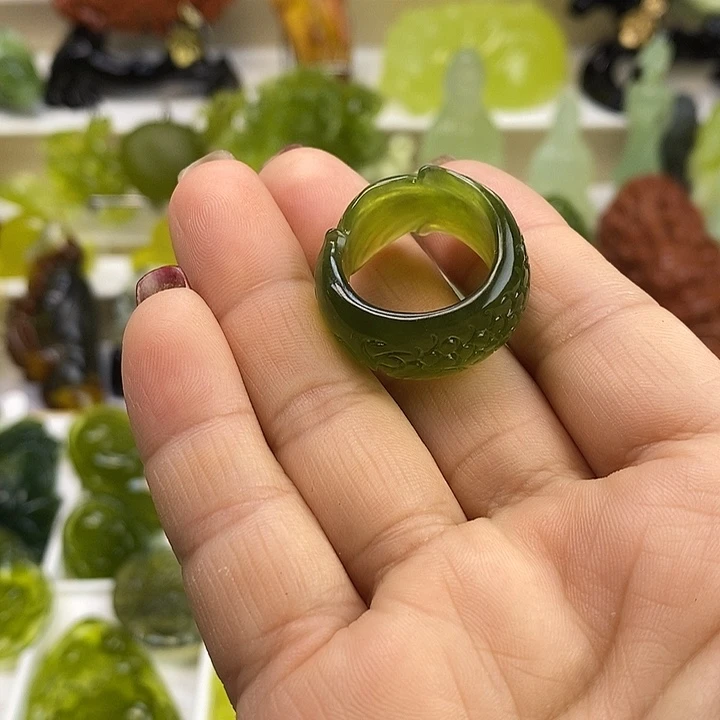 钻***六蛇纹石玉未镶嵌戒指