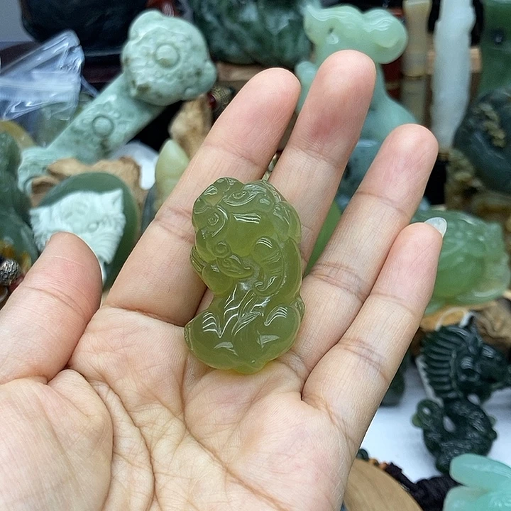 岫玉未镶嵌吊坠挂件