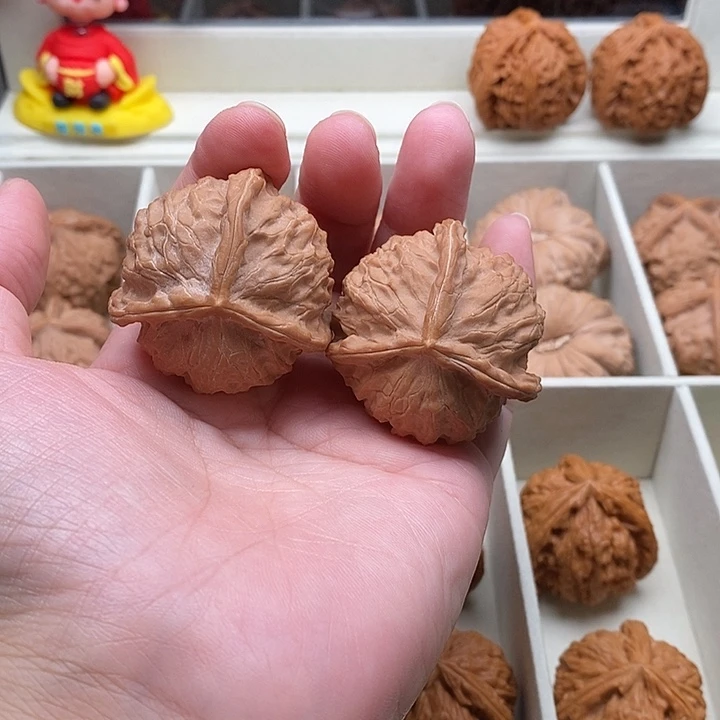 南***万文玩核桃把件白奔