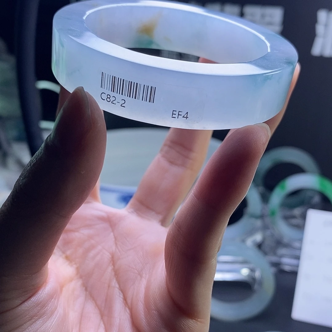 墩***儿未镶嵌毛胚定制翡翠发一个