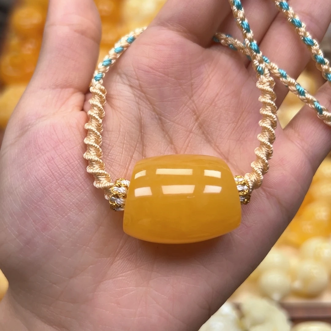 挥***离琥珀未镶嵌颈饰蜜蜡