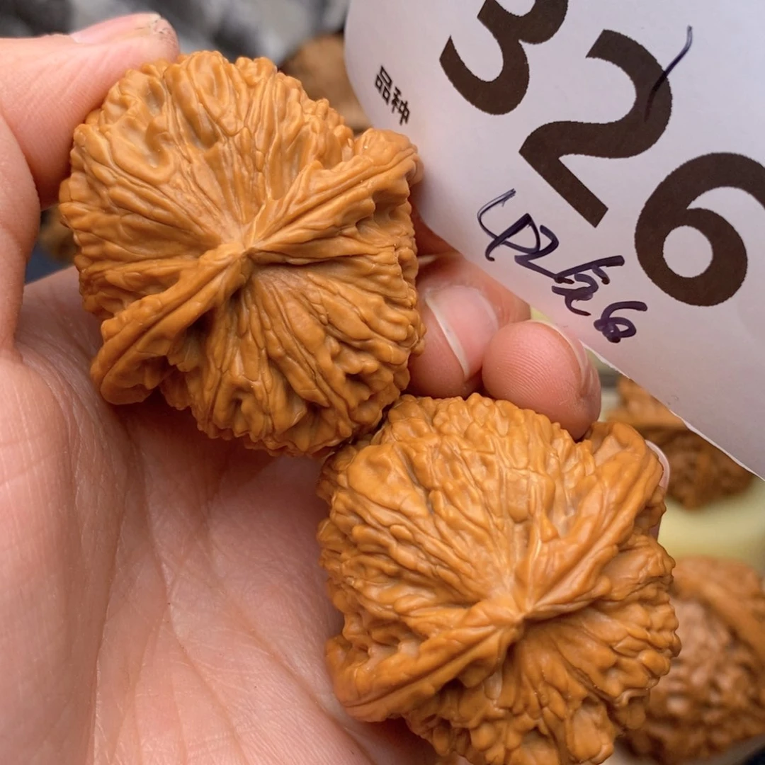 文玩核桃把件?**?326号从42全白