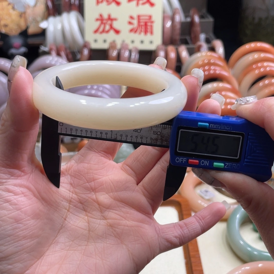 未镶嵌手镯石英质玉