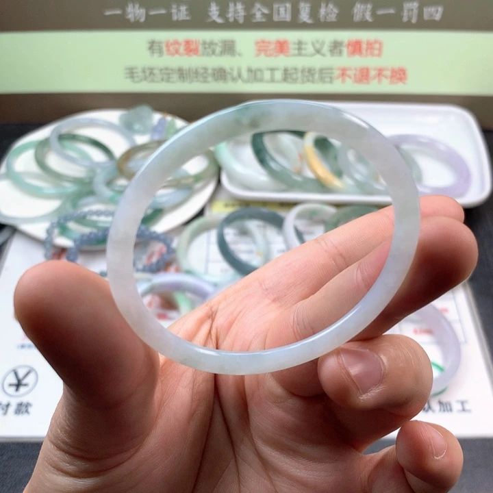 【闪购商品】翡翠手镯未镶嵌是***包手镯
