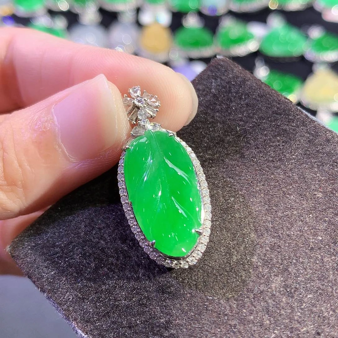 翡翠18K金镶嵌吊坠(赠链)