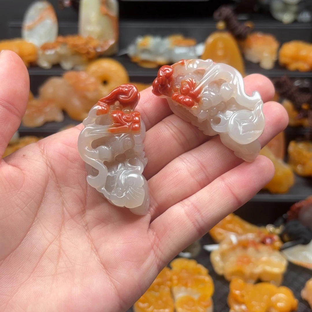 石英质玉（黄龙玉）未镶嵌颈饰