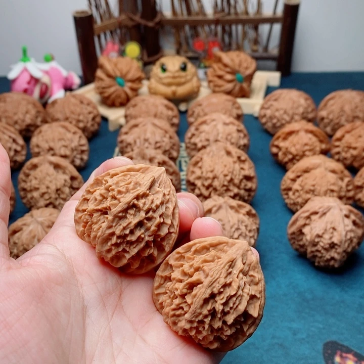 把件文玩核桃皇冠狮子头38（头货）