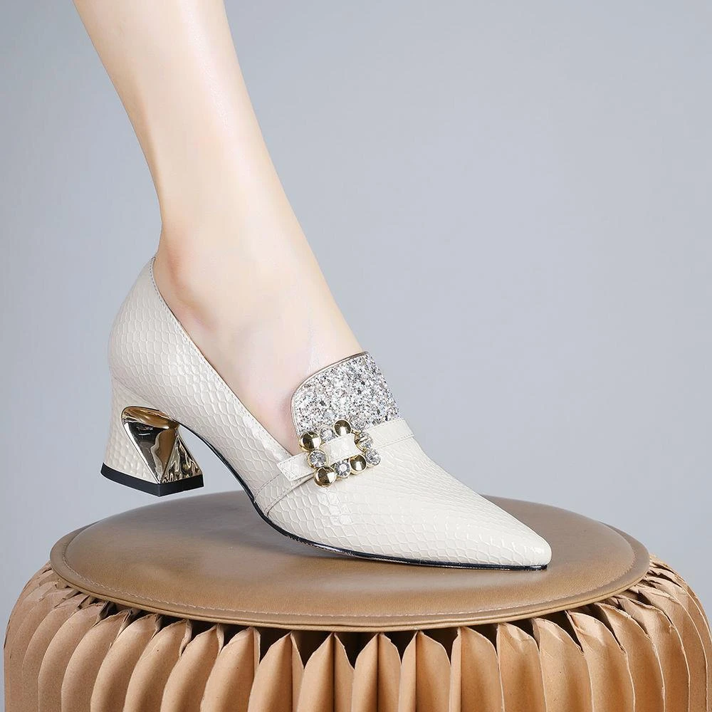 2025年春季新款粗跟单鞋女拼色尖中口女鞋水钻皮带扣中跟鞋子女