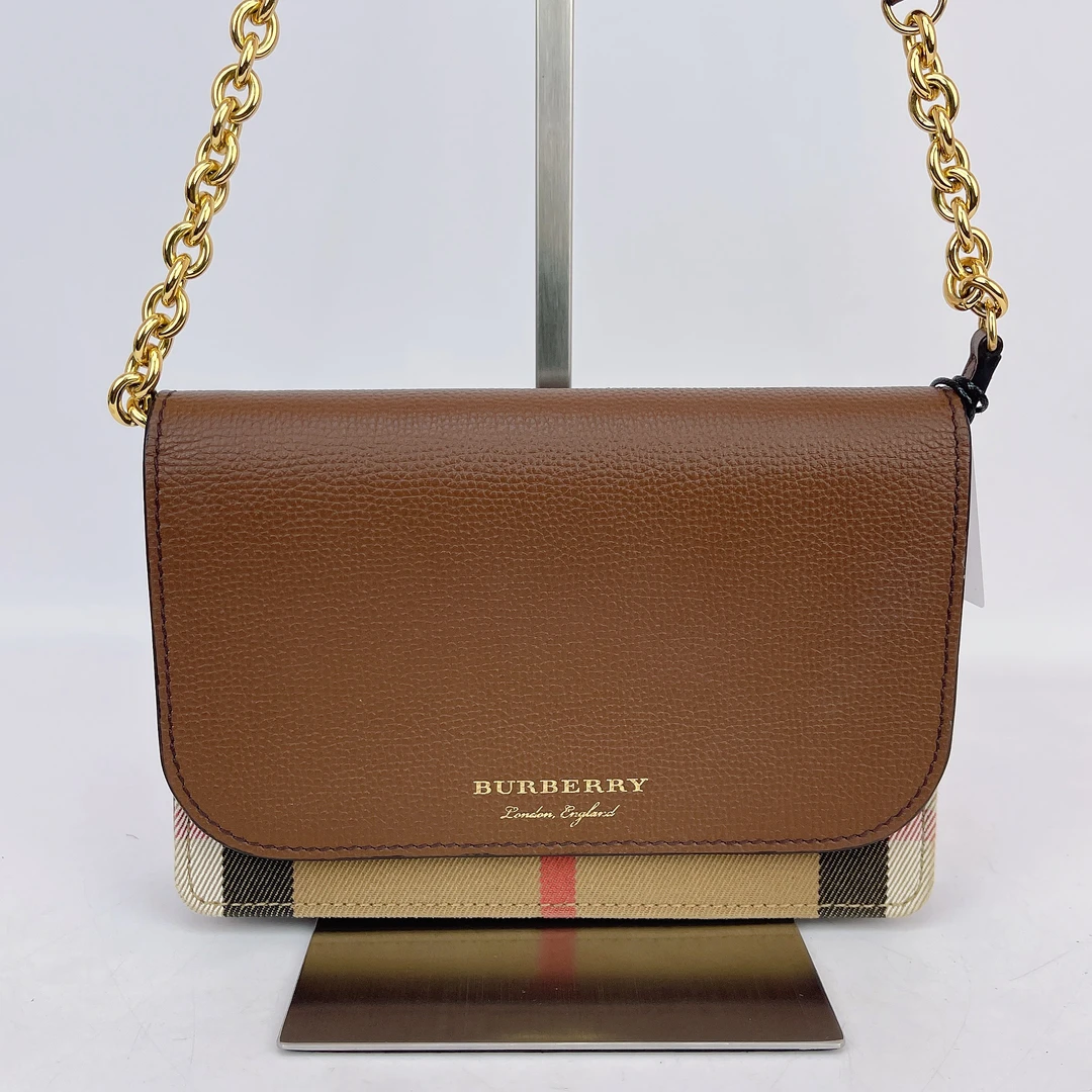 95新 BURBERRY/博柏利 博柏利单肩包底17 J877