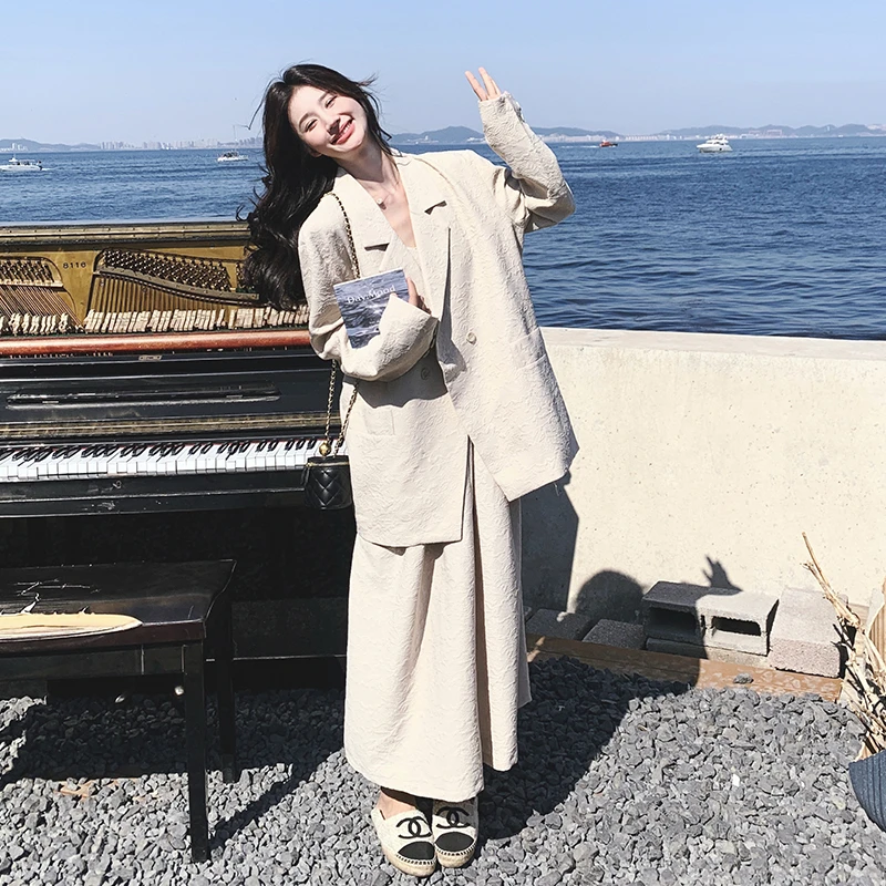 卡其色高级感西装吊带连衣裙套装女春季新款时尚轻熟风长裙两件套