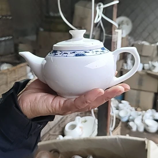 库存微瑕多孔茶壶一个