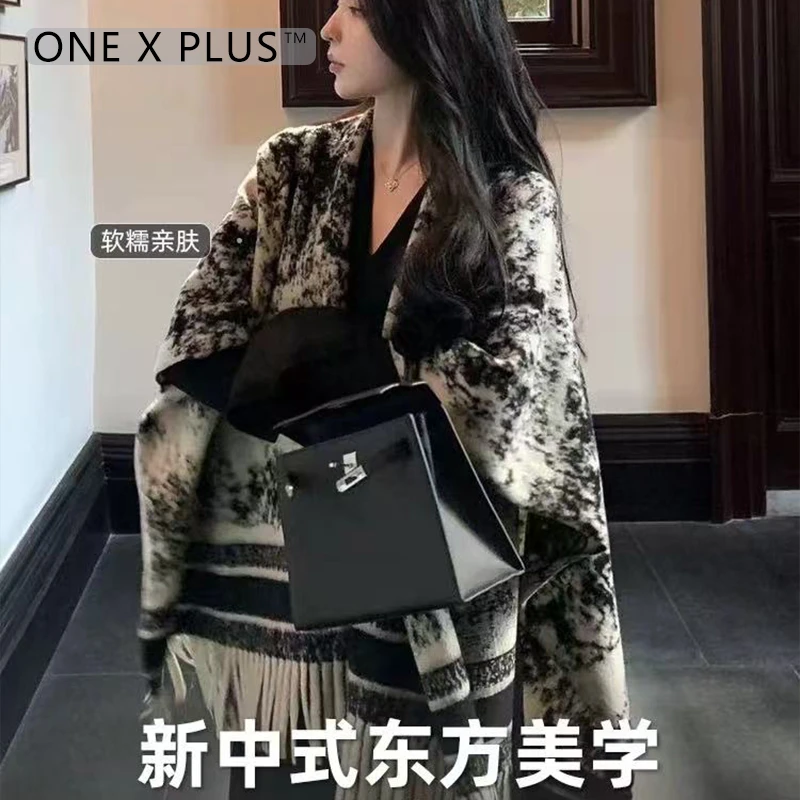 水墨画美学披肩女外搭2025新款复古高级感旅游披风围巾两用大斗篷