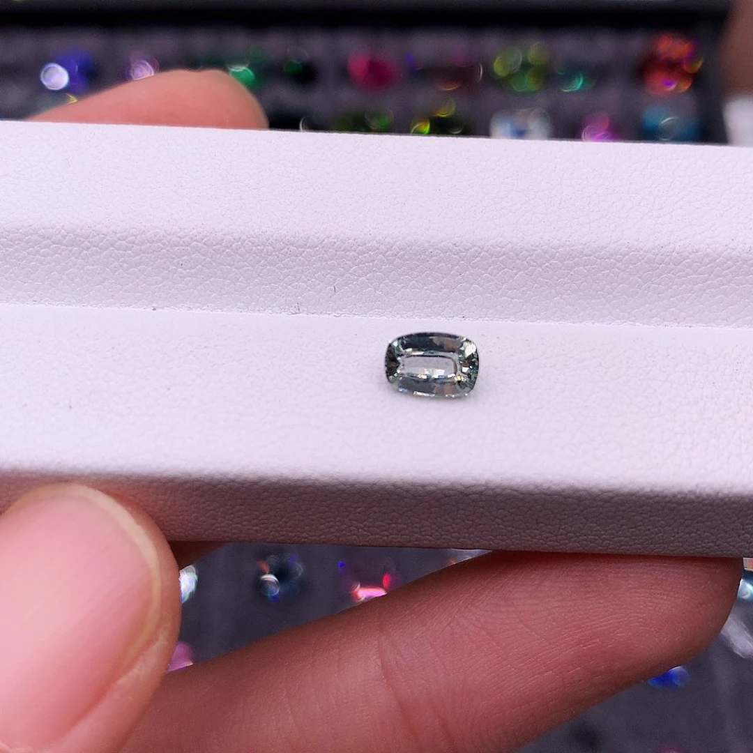 彩色蓝宝石裸石未镶嵌