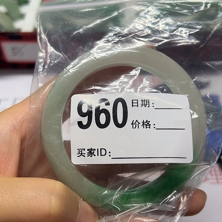 翡翠手镯未镶嵌女
