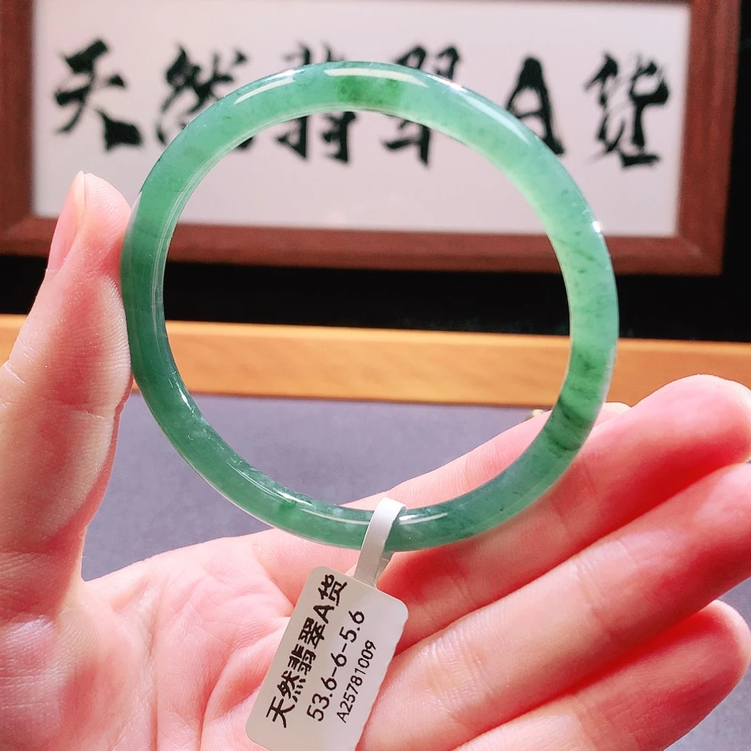 翡翠手镯未镶嵌天然翡翠