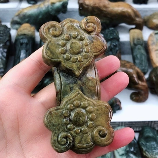 未镶嵌岫岩河磨玉（透闪石质玉）把件看***我