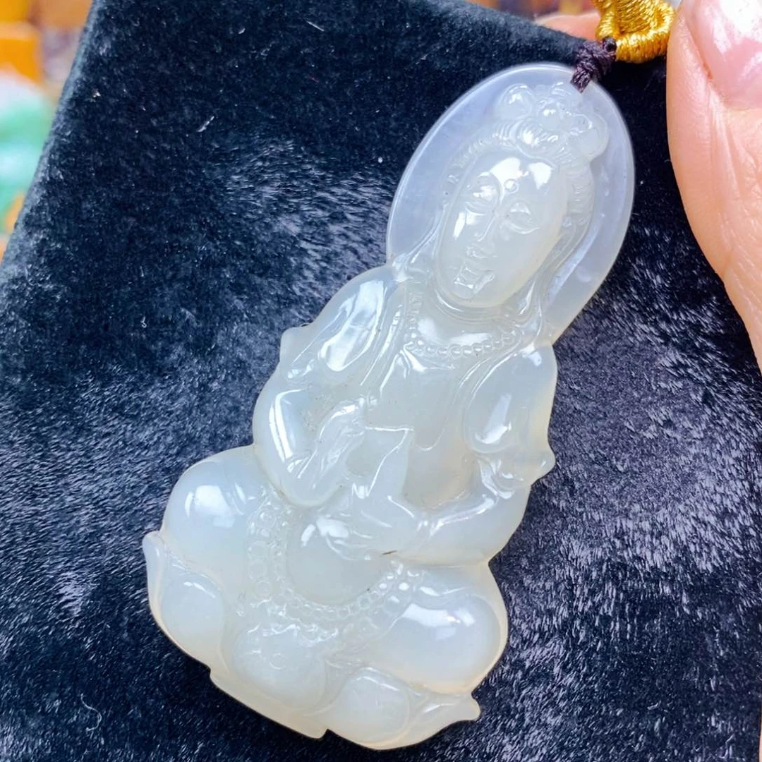 未镶嵌石英质玉（黄龙玉）颈饰