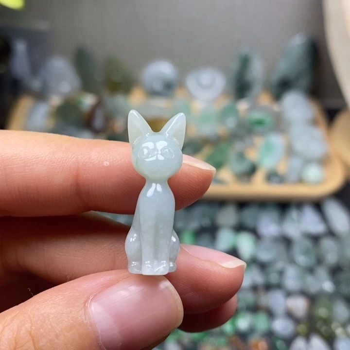 翡翠未镶嵌颈饰猫咪