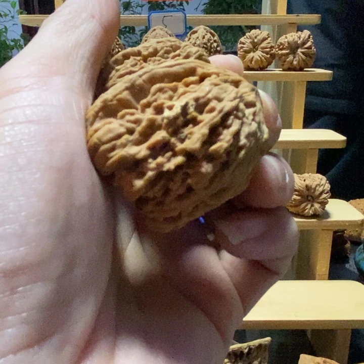 无***味文玩核桃吊坠南疆石凹底