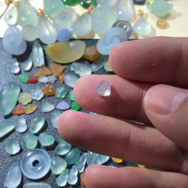 定制翡翠未镶嵌挂件