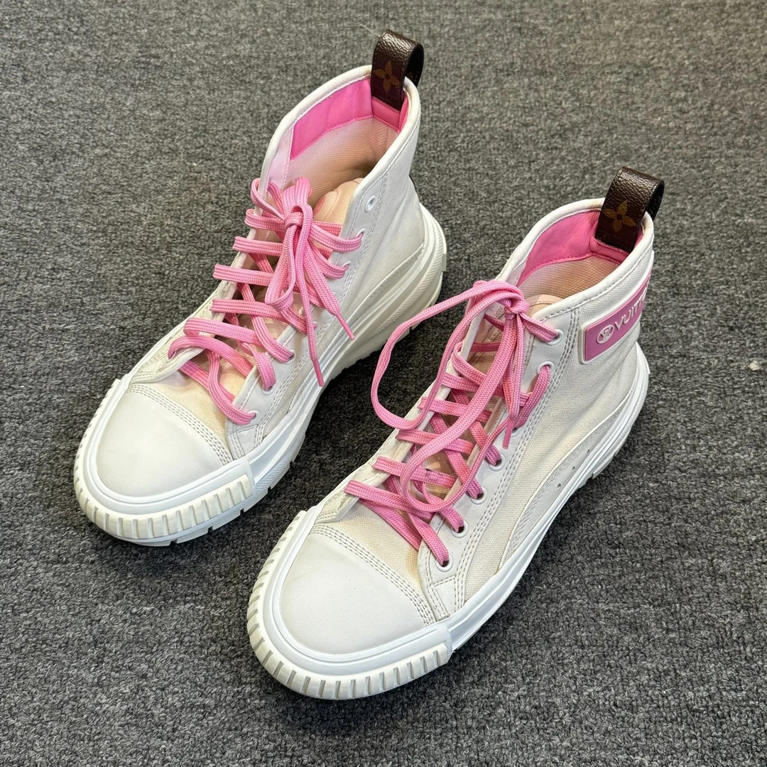 95新 LouisVuitton/路易威登  高帮板鞋 squad 39码/2633