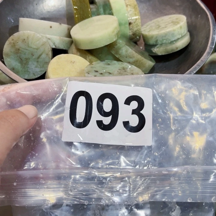 未镶嵌蛇纹石玉珠宝半成品