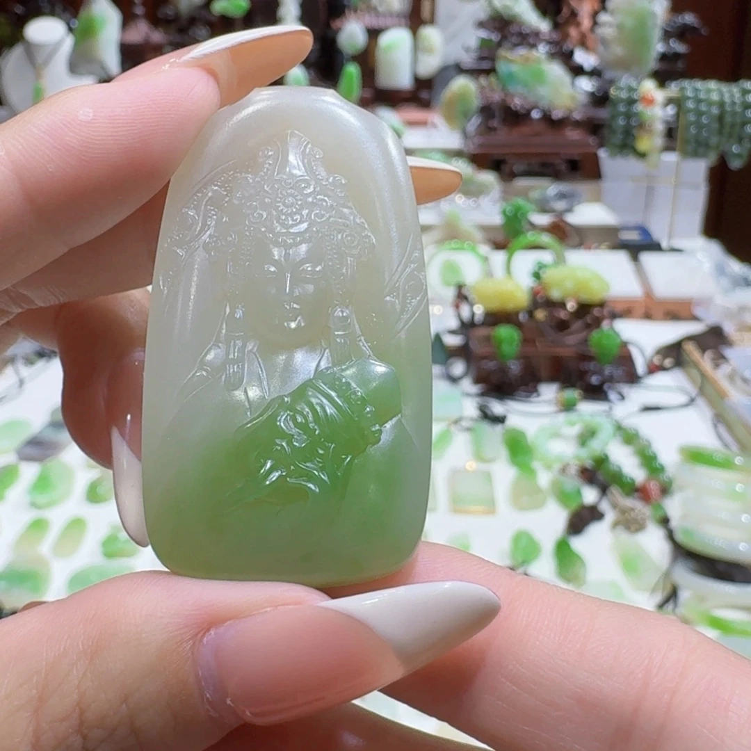 和田玉（翠青玉）未镶嵌挂件翠青扎基拉姆