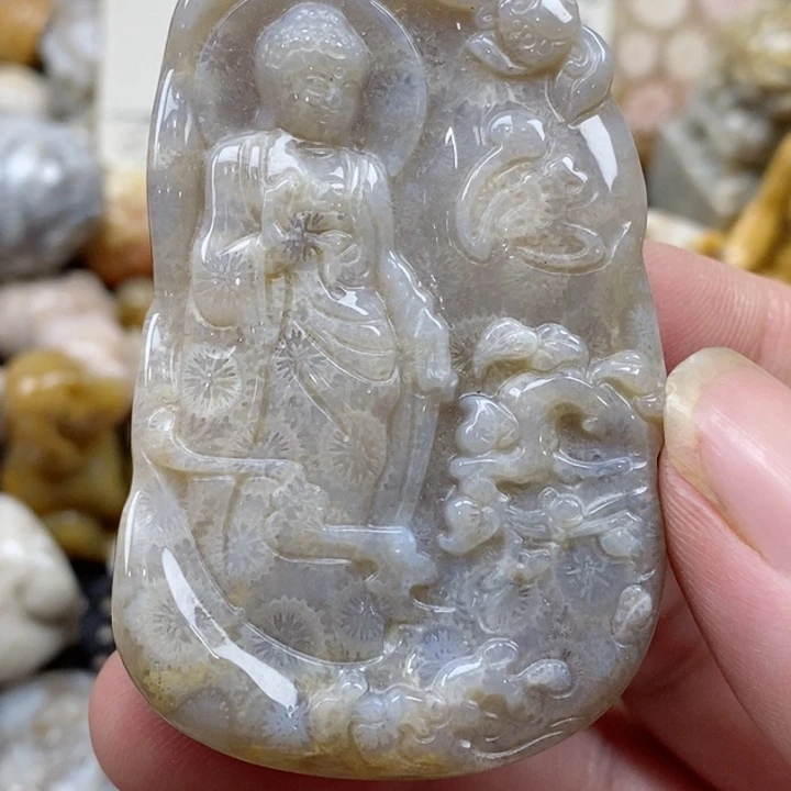 颈饰未镶嵌硅化珊瑚（珊瑚玉）有瑕