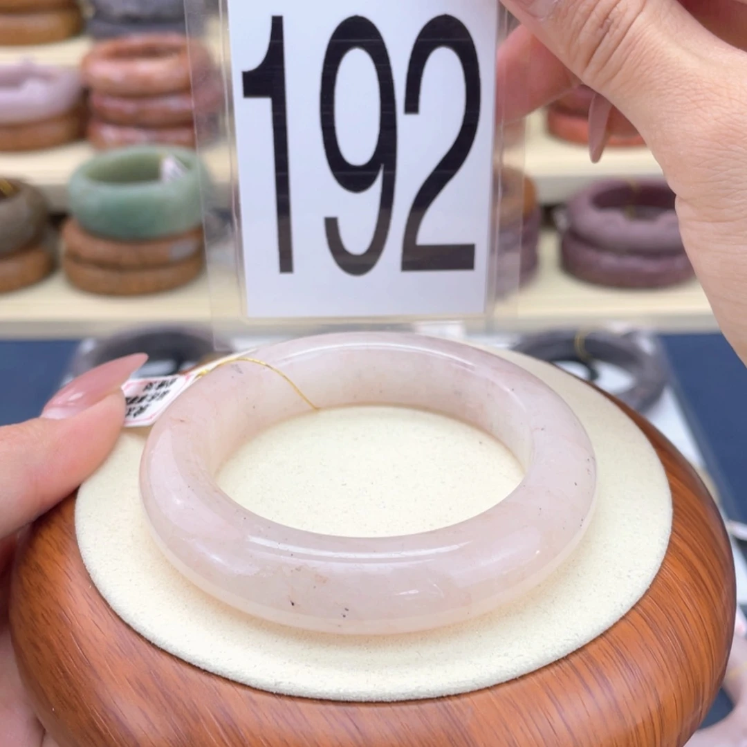 【闪购商品】石英质玉手镯未镶嵌