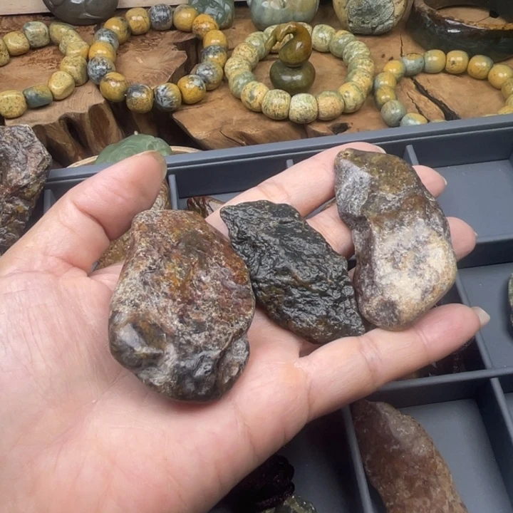 沫***问未镶嵌岫岩河磨玉（透闪石质玉）珠宝奇石