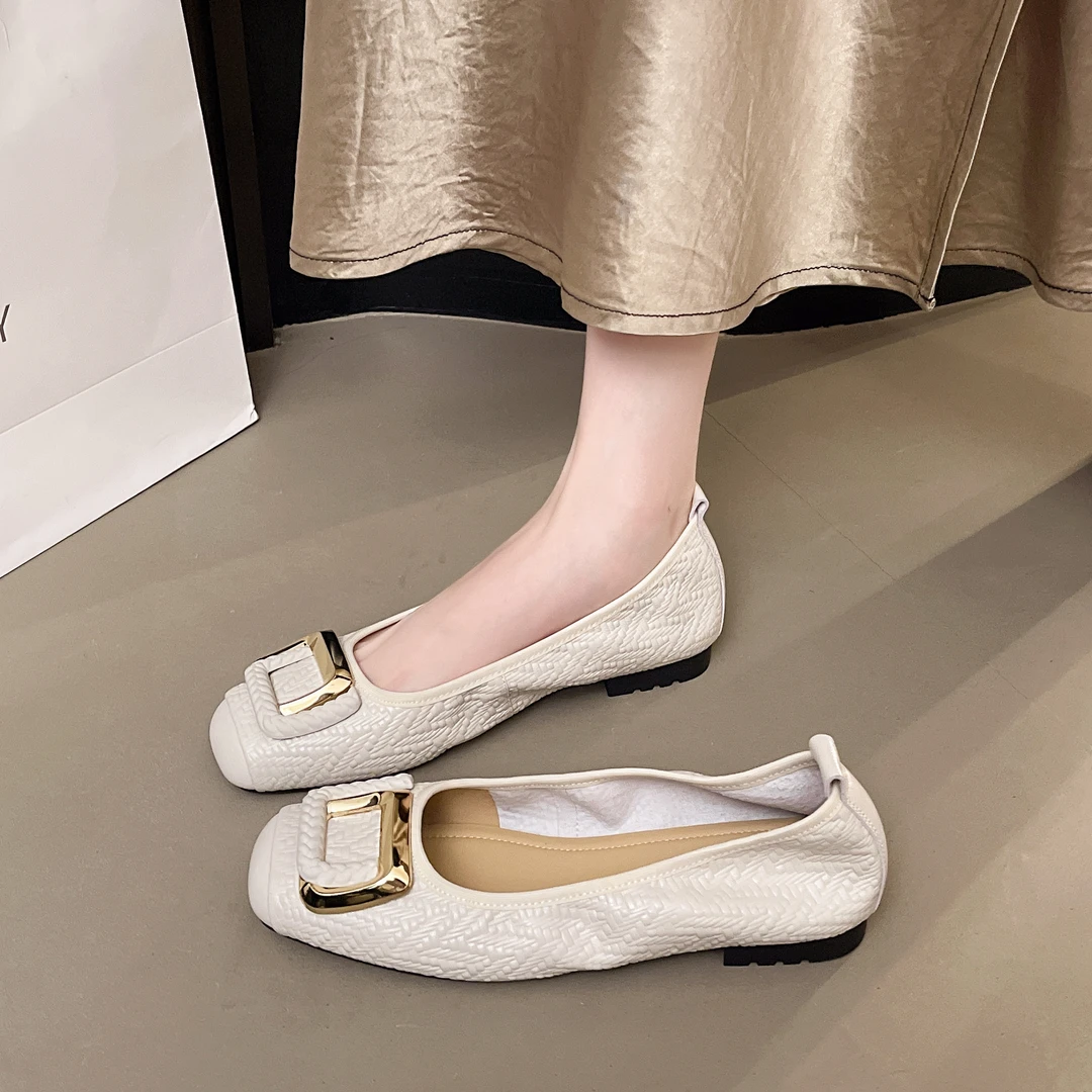 羊皮韩版显白平跟浅口女鞋2025新款金属方扣单鞋百搭真皮平底鞋