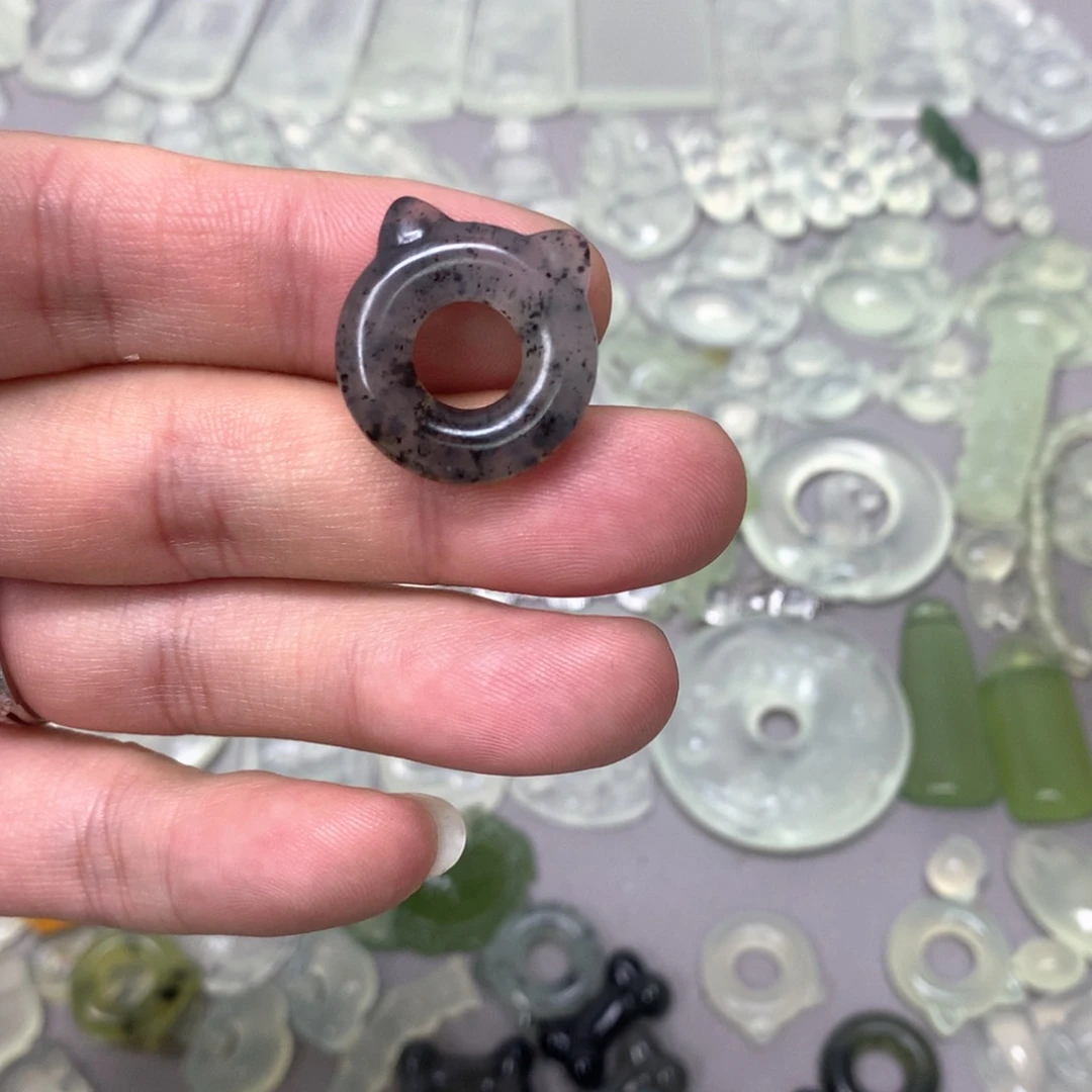 蛇纹石玉颈饰未镶嵌寄*.