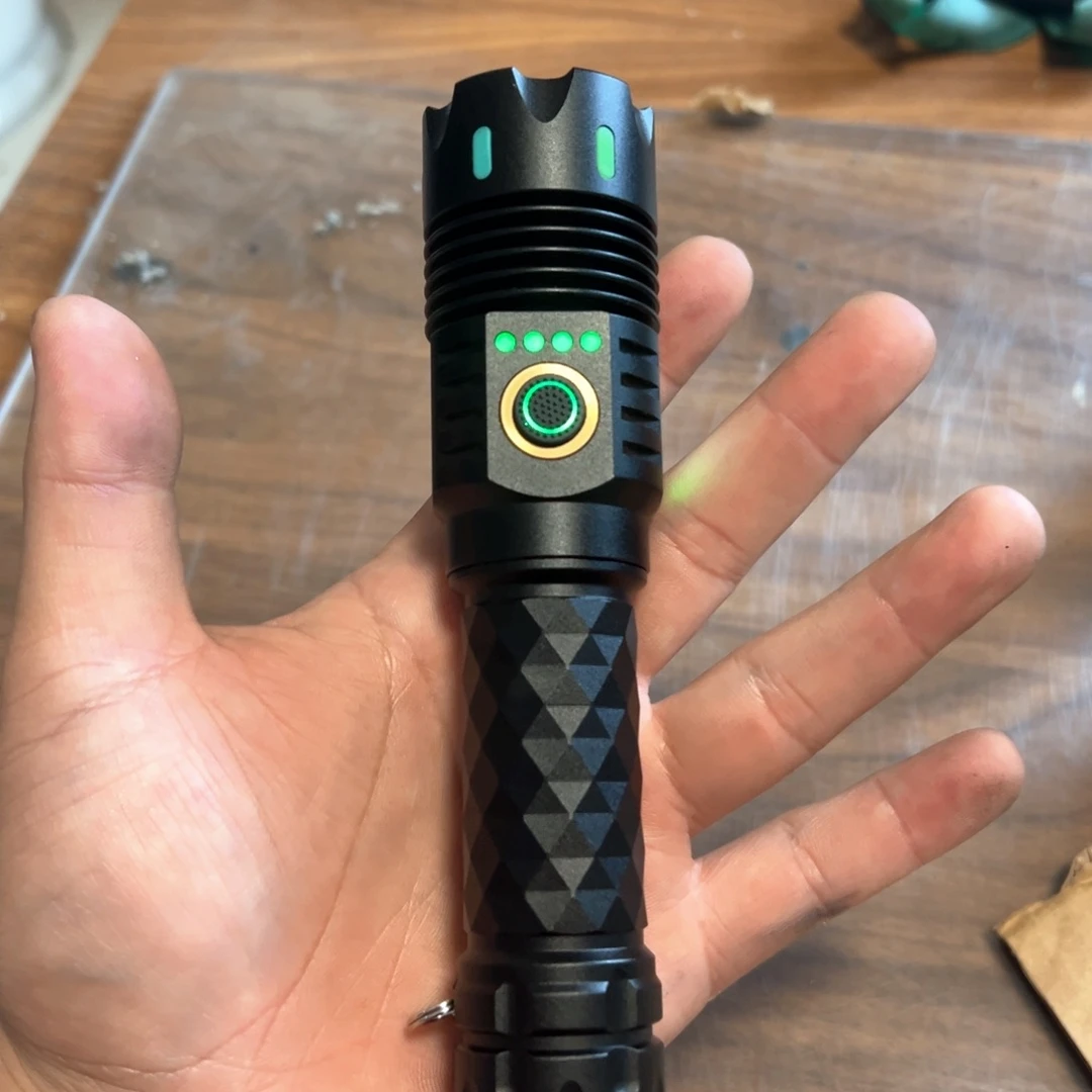 X6强光照射手电筒万流小直
