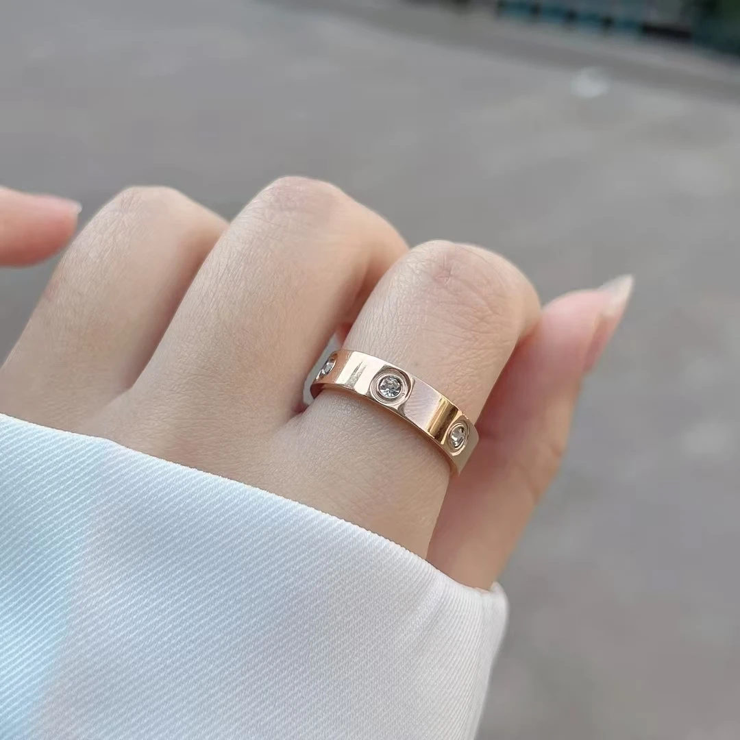 钛钢莫桑石戒指 经典时尚戒指不掉色男女情侣对戒食指环 百搭