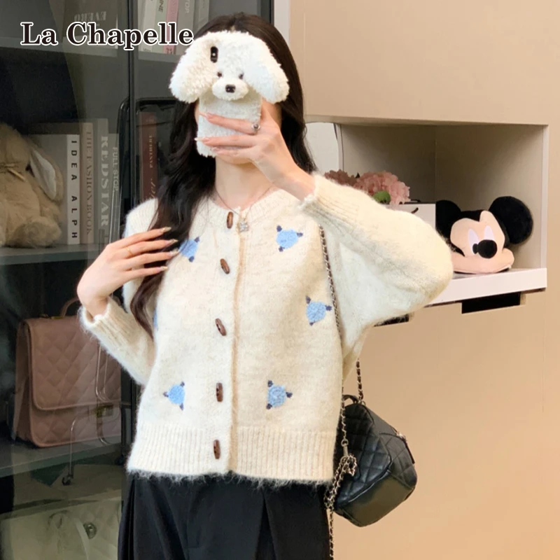 拉夏贝尔复古山茶花刺绣针织衫上衣女秋冬季温柔风牛角扣开衫外套