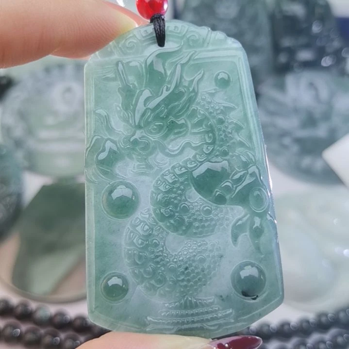 翡翠颈饰未镶嵌天然的A货翡翠多样性发货