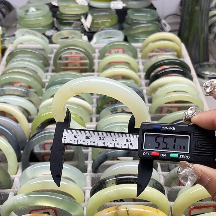 蛇纹石玉未镶嵌手镯33