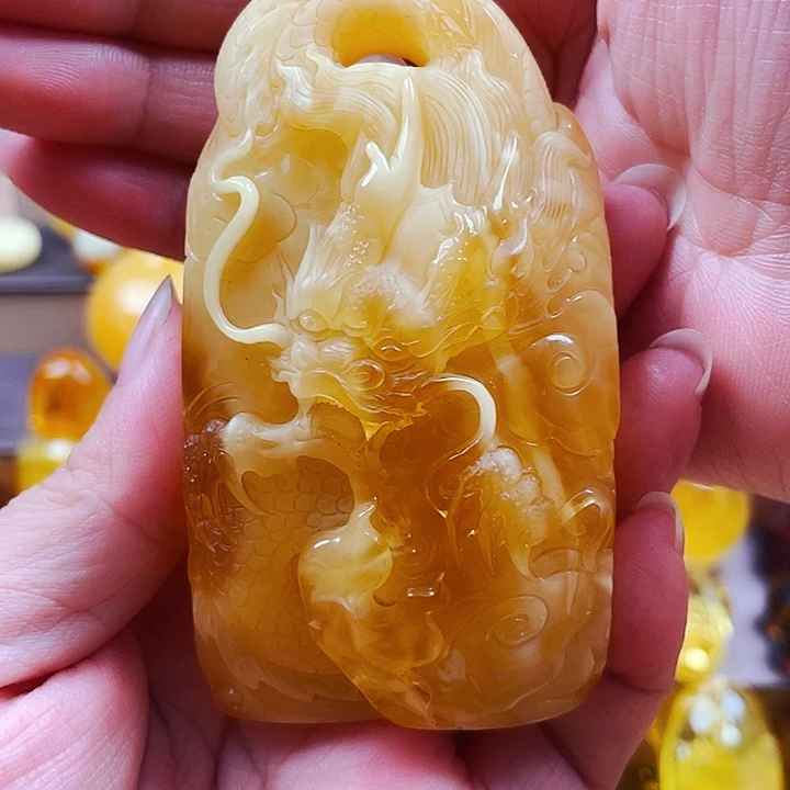 琥珀未镶嵌裸石吊坠