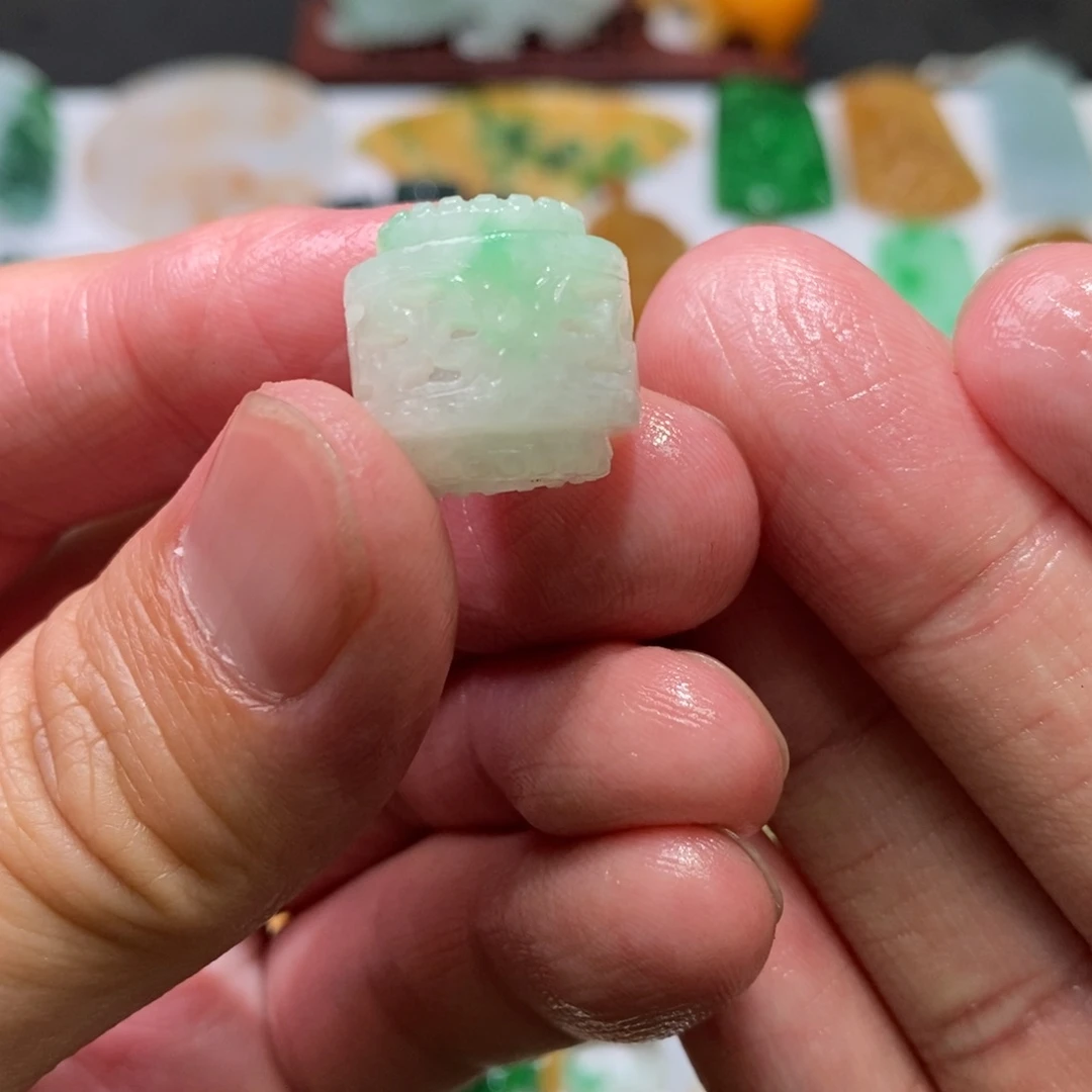 定制翡翠未镶嵌吊坠