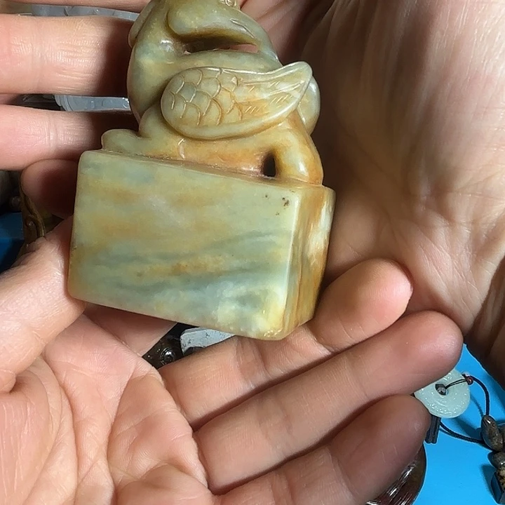 和田玉未镶嵌把件