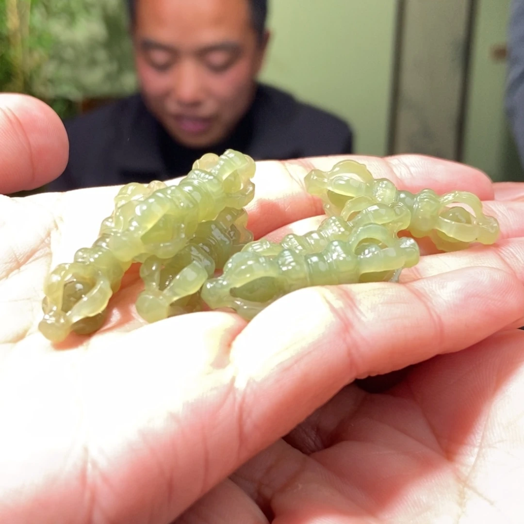 和田玉颈饰未镶嵌多样性发货，发其一