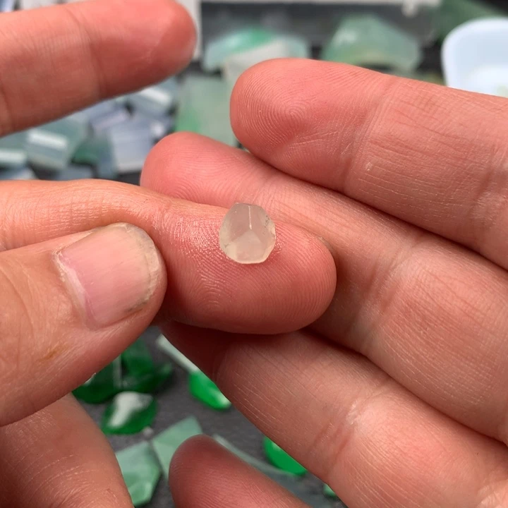 定制翡翠未镶嵌材料定制